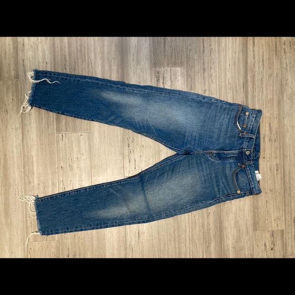 Levi’s White Oak Cone Denim Wedgie Jeans with Raw Hem - Picture 7 of 8